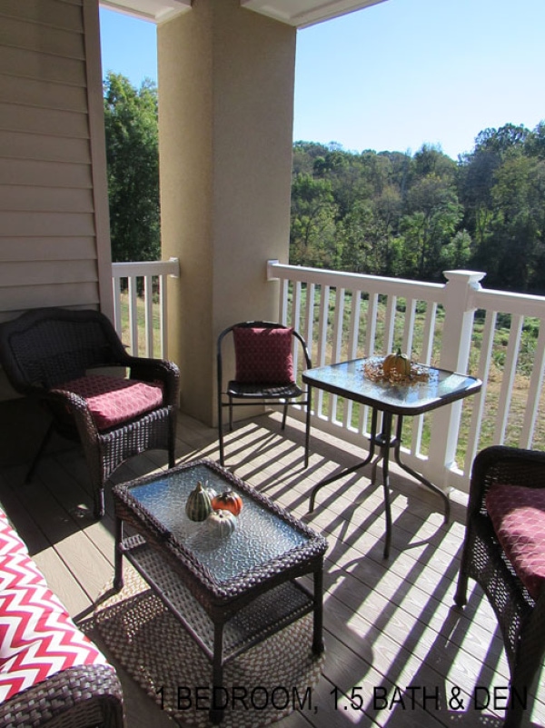 Gallery_VillageApartments_100MerliniDr_1BR-1_5BA-DEN_3.jpg