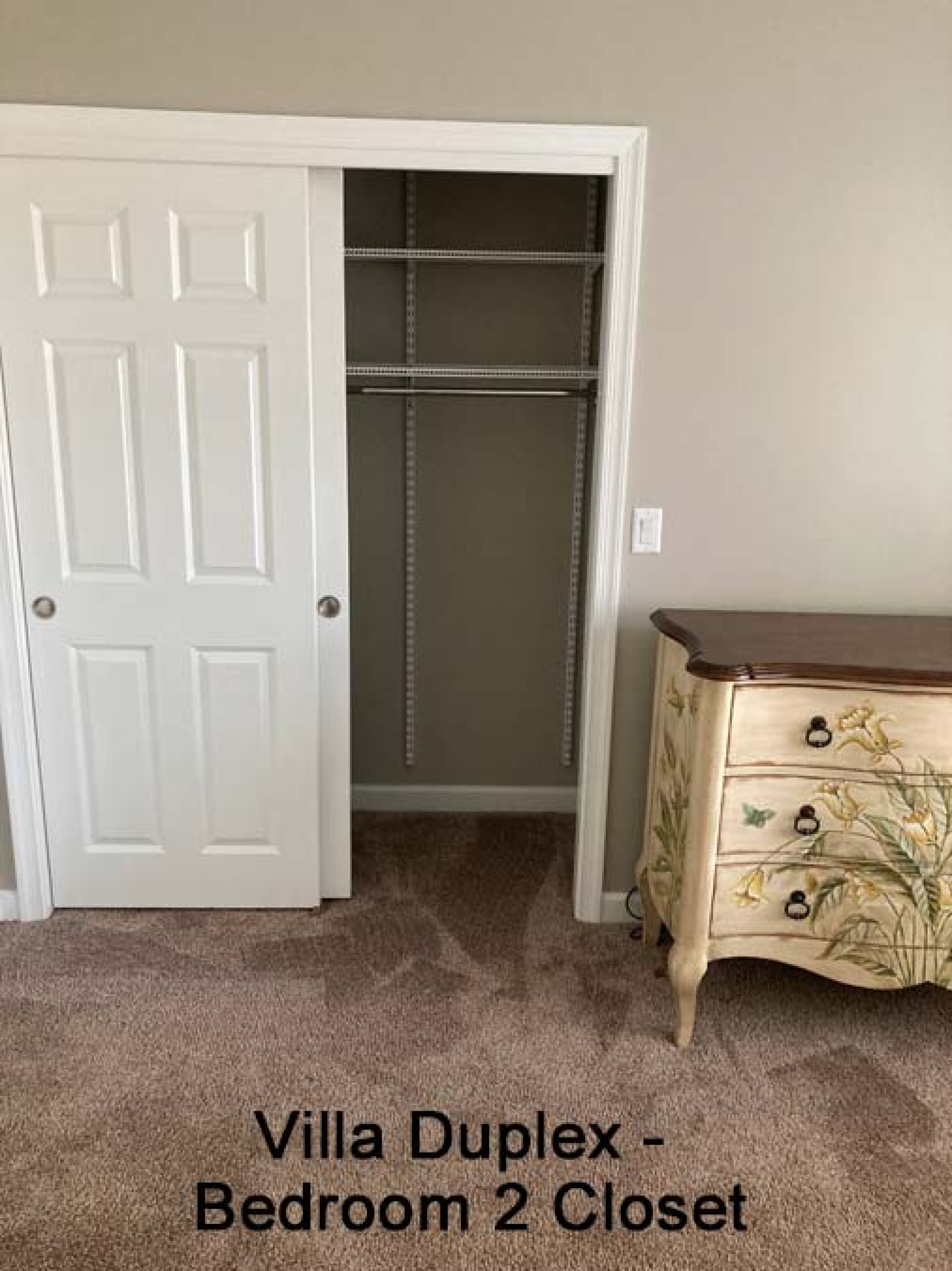 Gallery_Villa40_Bedroom2-Closet.jpg Gallery_Villa40_Bedroom2-Closet.jpg